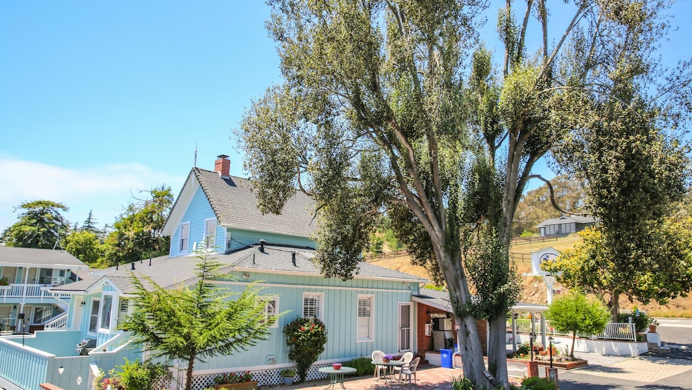 Bluebird Inn 12/53