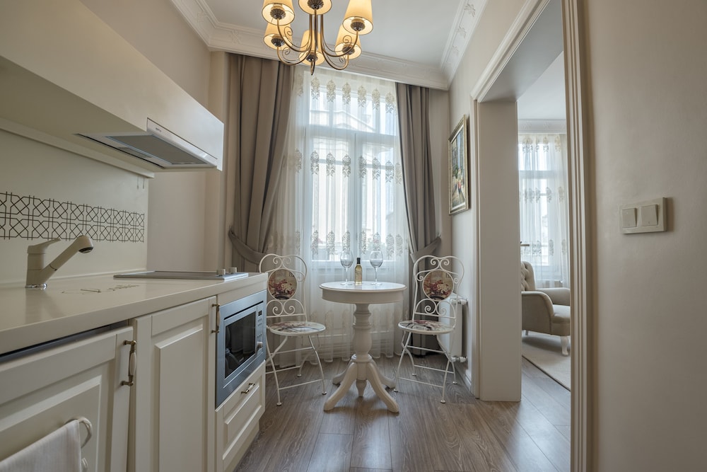 Louis Appartements Galata 37/43