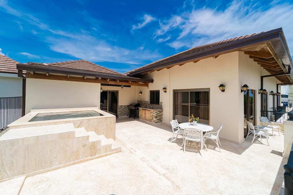 Grand Laguna Beach Properties by Calisto Stays 2/50