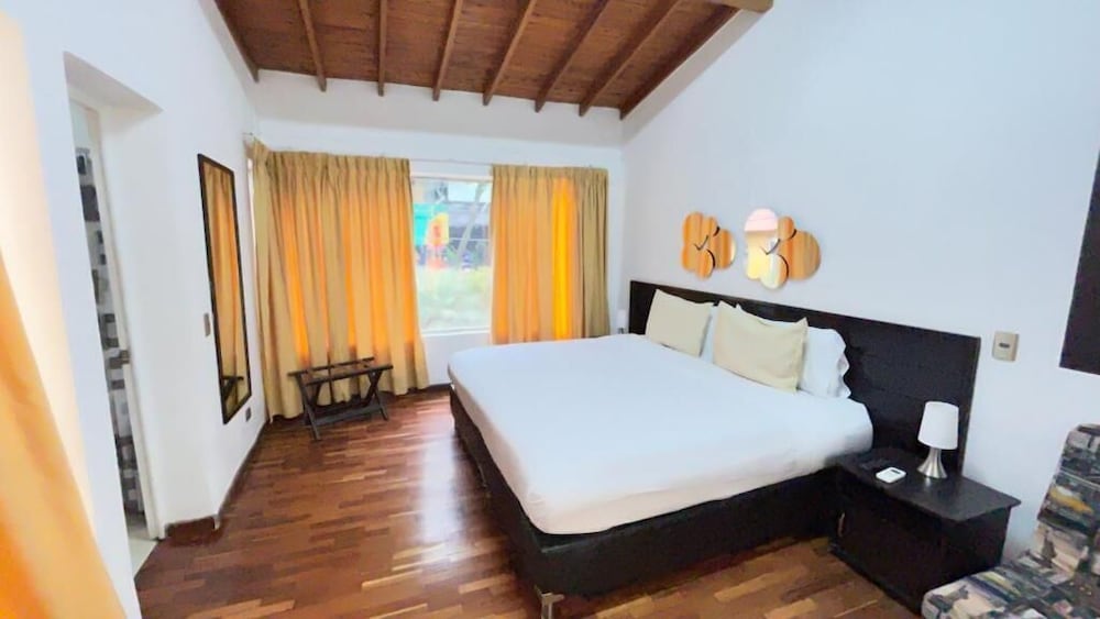 Hostal Lleras Calle 8 14/49