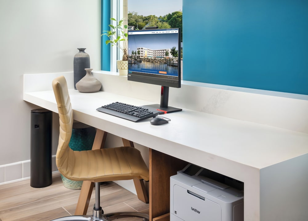 Compass Hotel Beaufort by Margaritaville 34/47