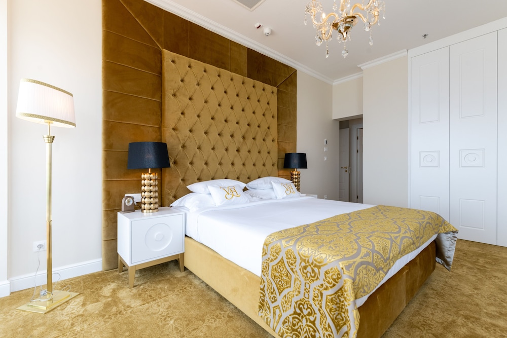 ROYAL, PENTHOUSE