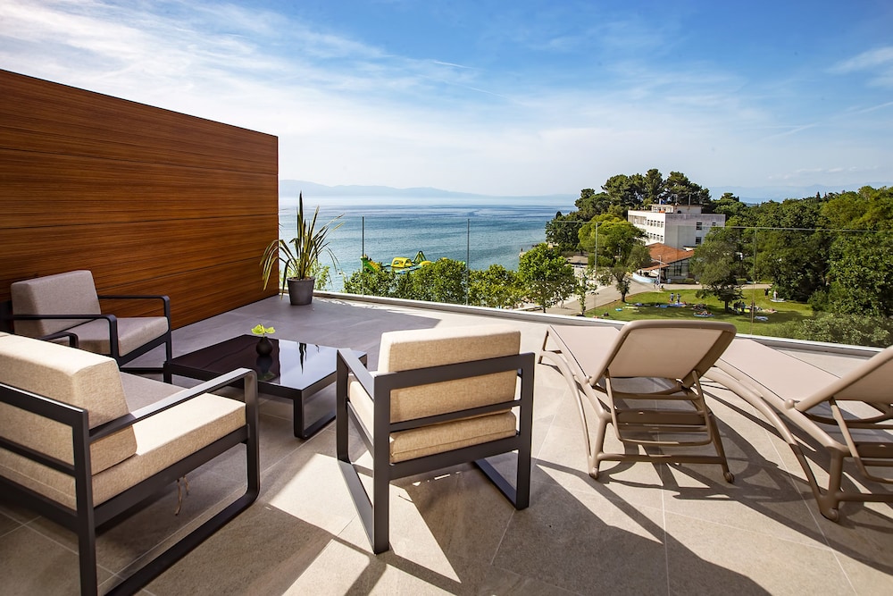Riva Luxury Hotel 3/69