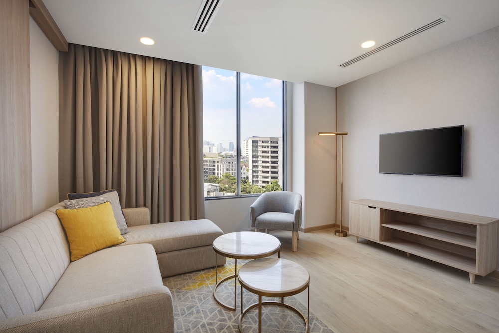 Staybridge Suites Bangkok Thonglor 40/80