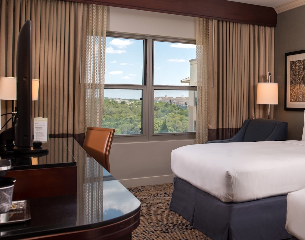 Hilton San Antonio Hill Country 33/74