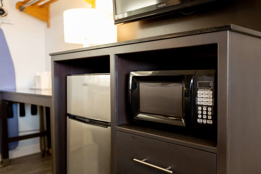 Surestay Hotel By Best Western Seaside Monterey 24/33