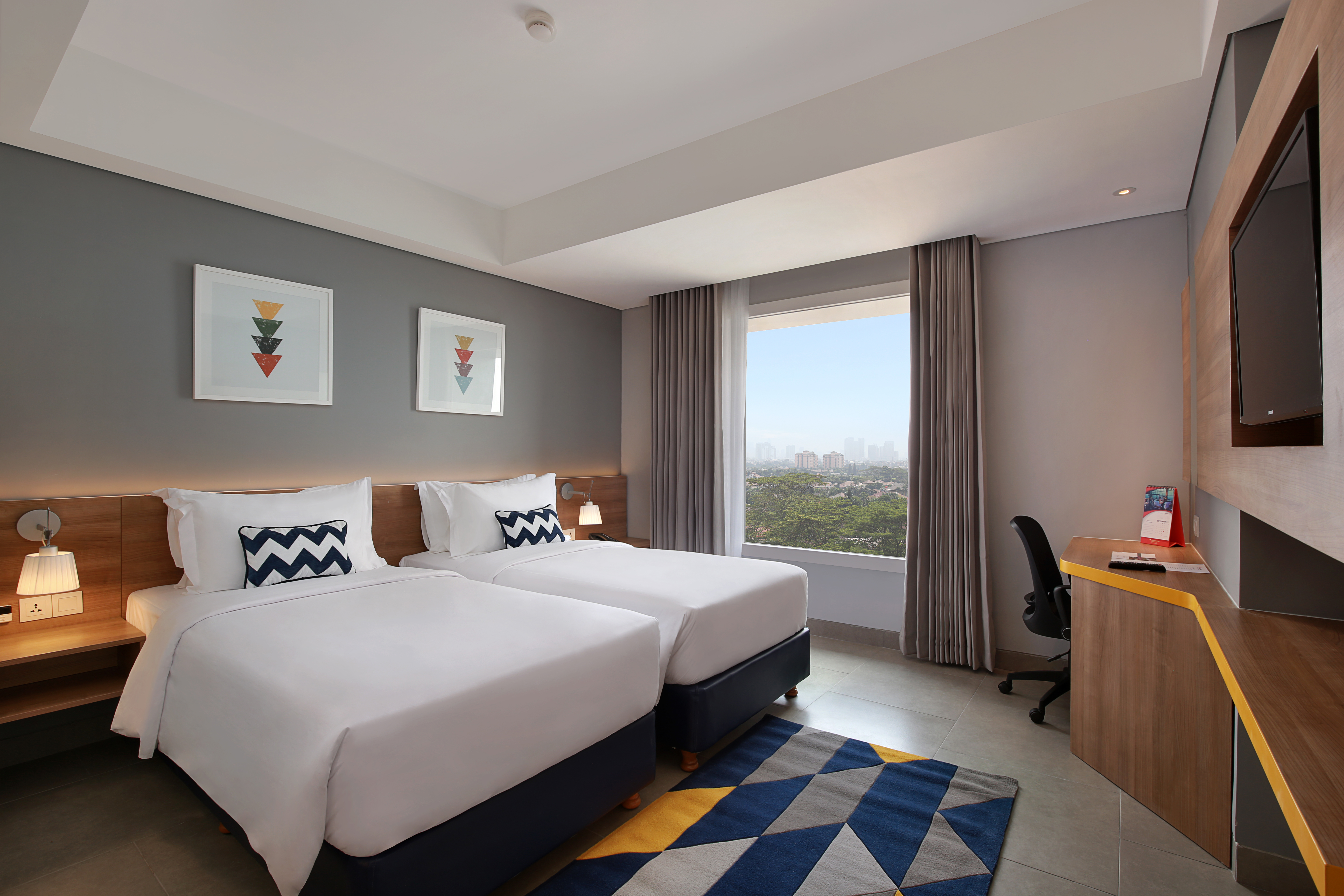 Hollywood, Deluxe, Twin Beds