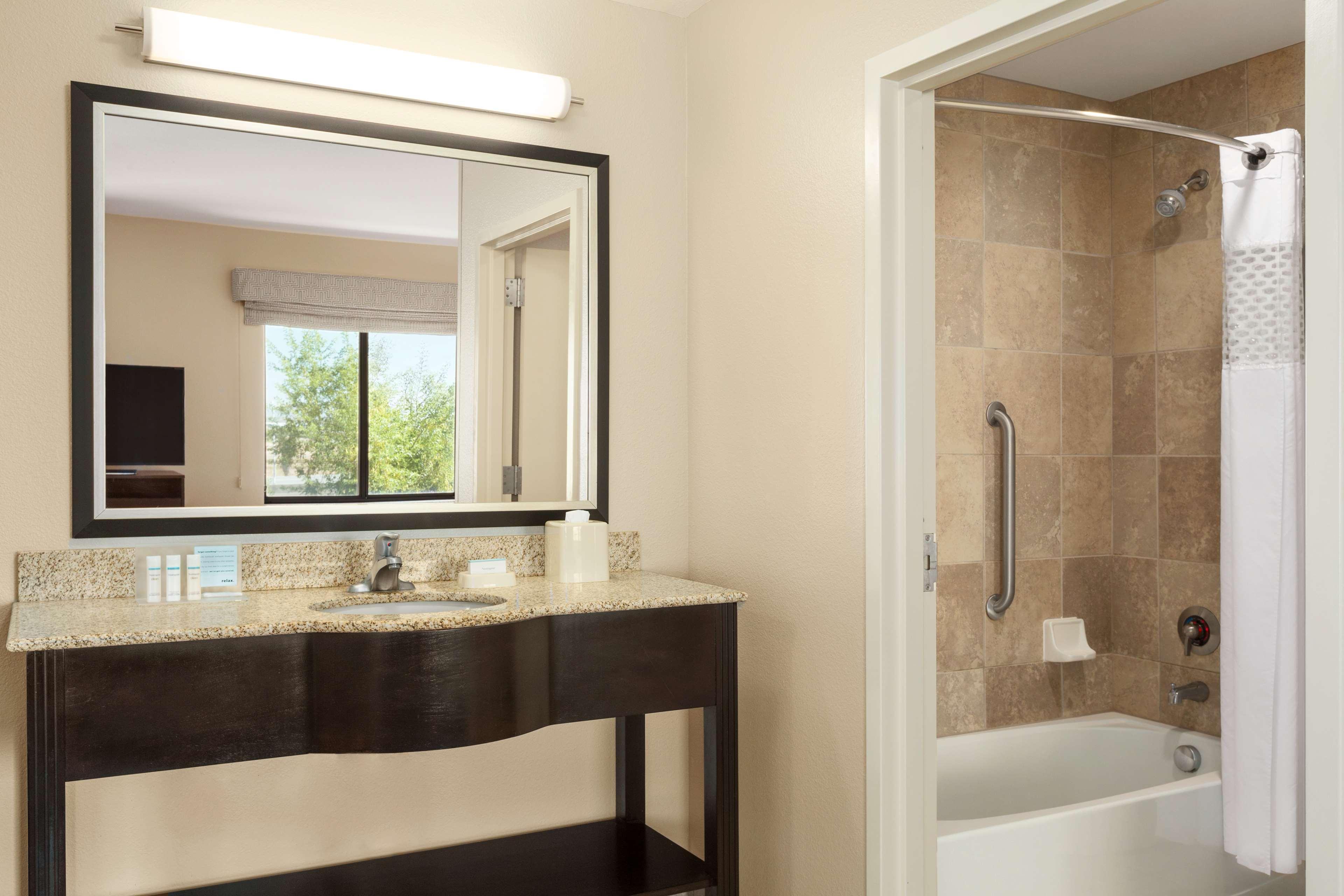 Suite, King Bed, Hampton Inn And Suites Phoenix Glendale Westgate Az 3/3