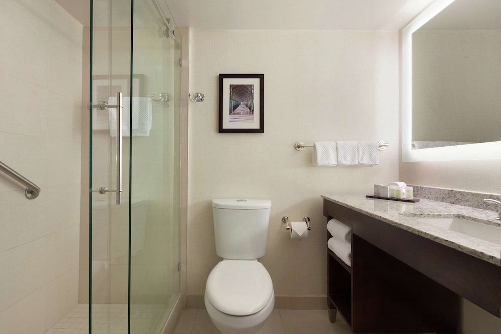 Embassy Suites by Hilton Jacksonville Baymeadows 21/85