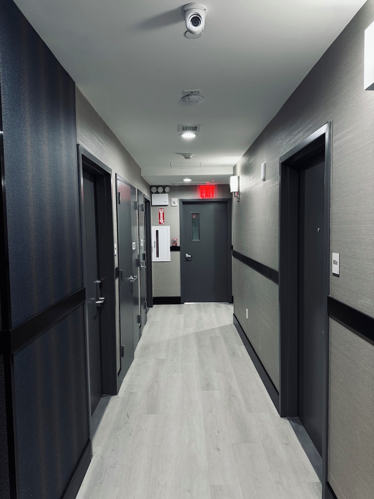 Capital Hotel Long Island City 4/15