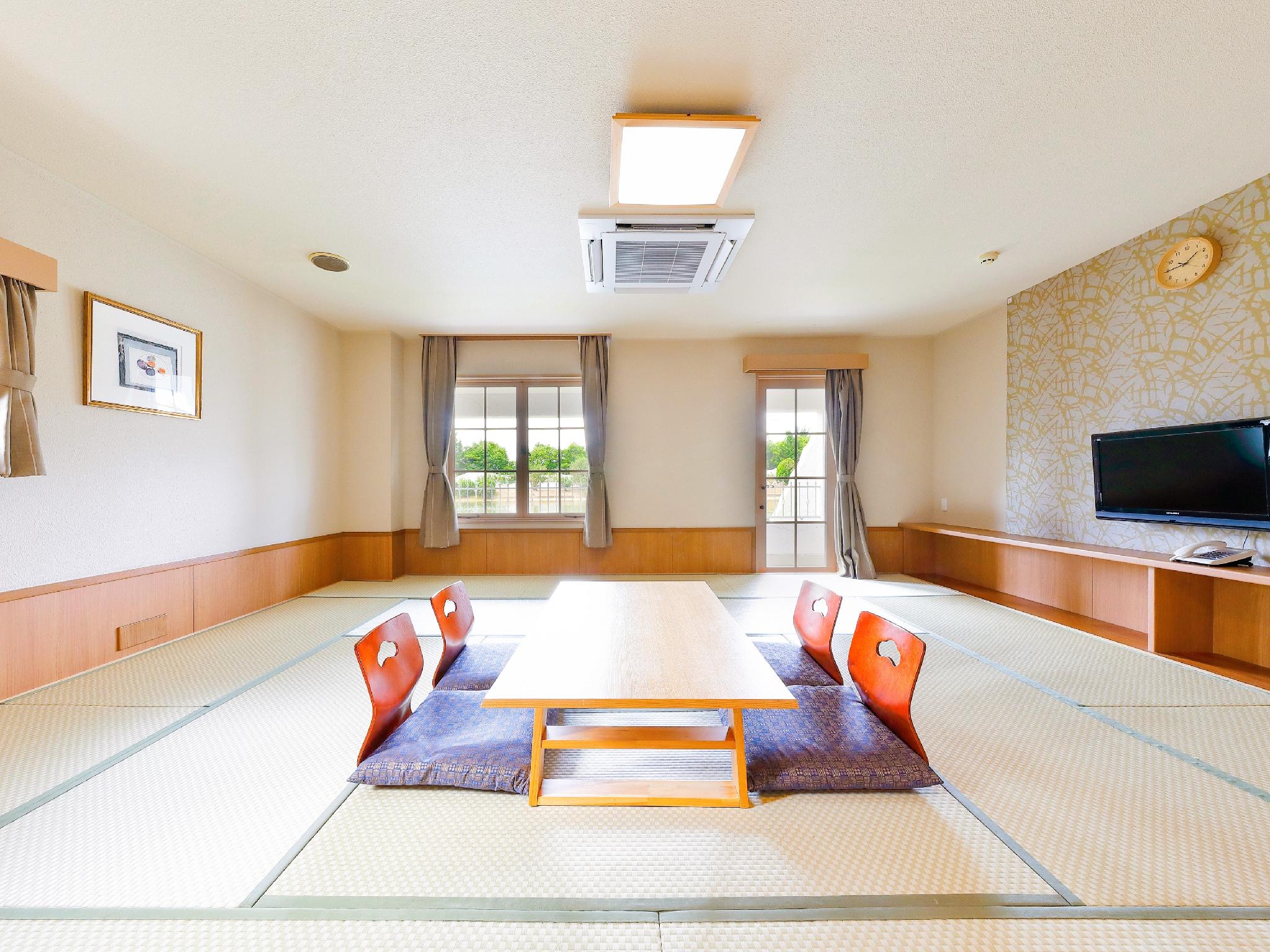 Japanese, Superior, Cottage, Lake Side