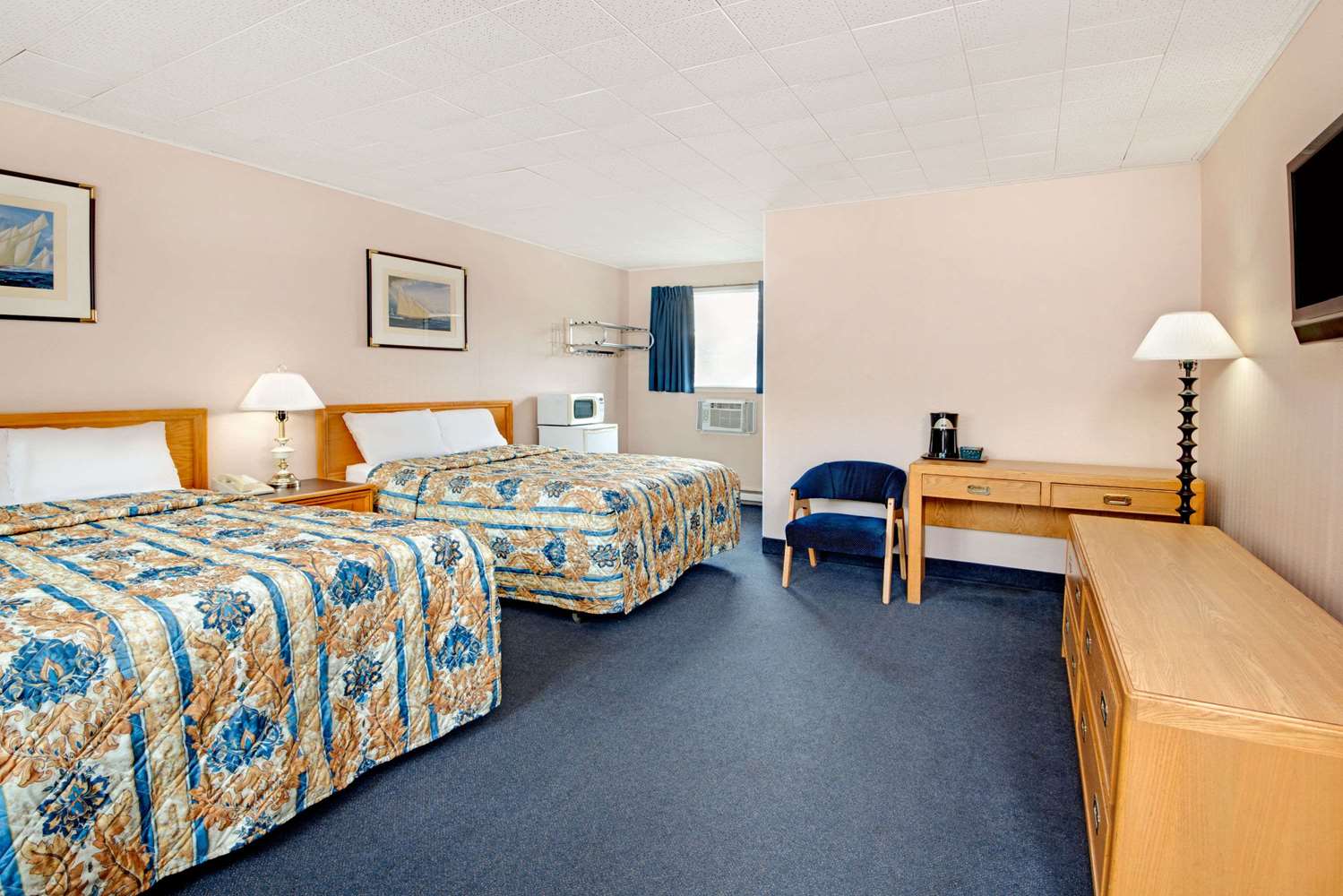 غرفة بسريرين مزدوجين، Knights Inn Midland 3/5