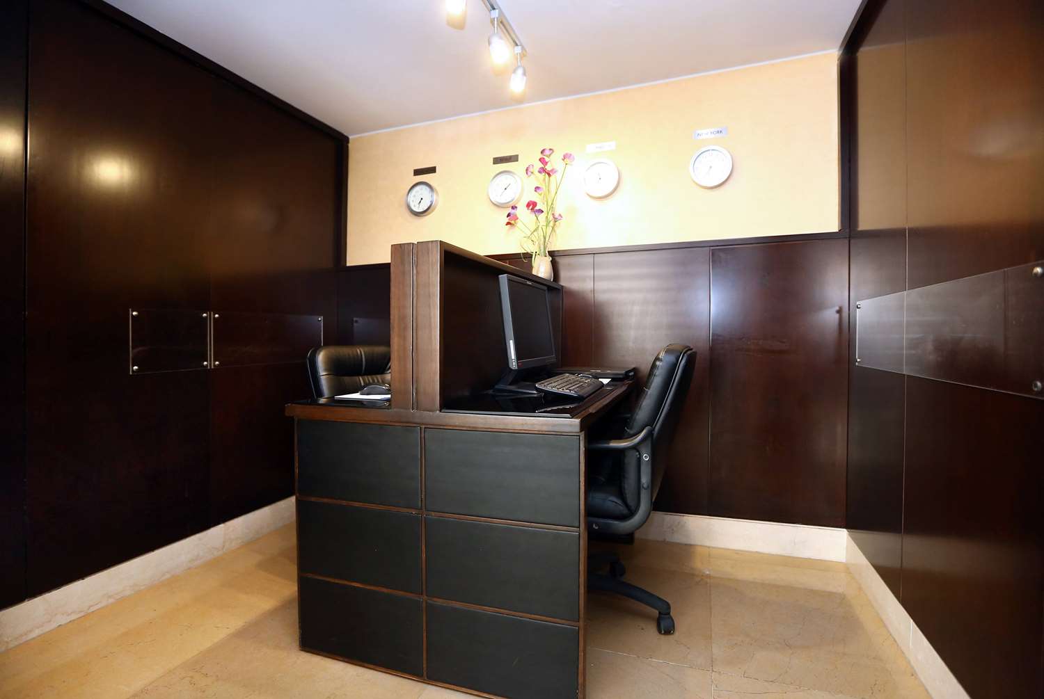 Lobby at Ramada Plaza by Wyndham Beirut Raouche, BEIRUT