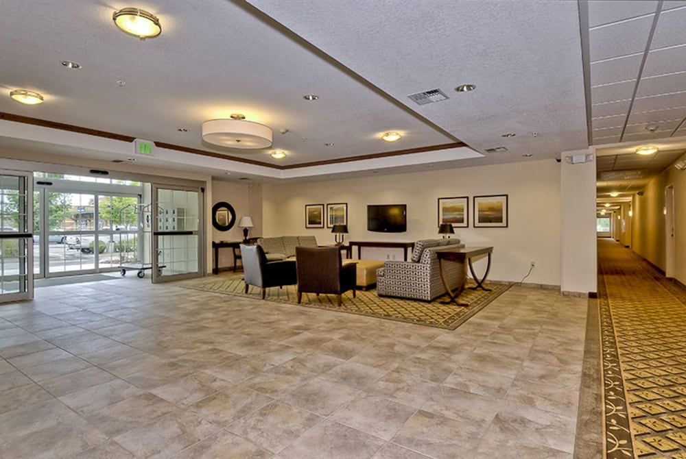 Candlewood Suites Burlington 8/33