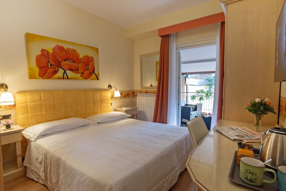 Economy, Double Bed, Balcony, Small, Hotel Jane 2/4