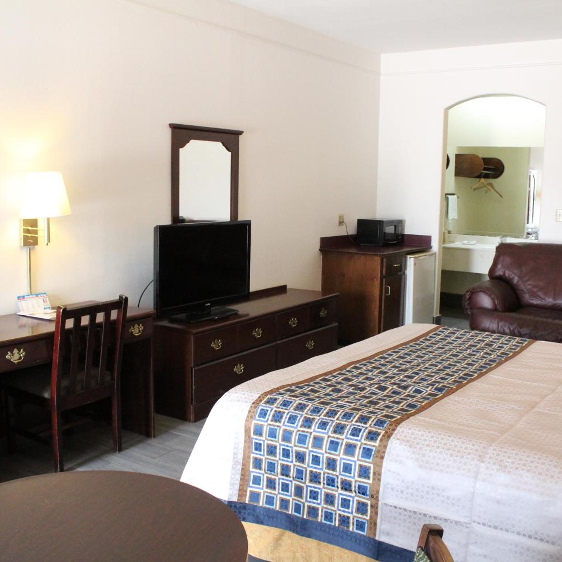 Deluxe, King Bed, Texas Inn Downtown Mcallen 5/10