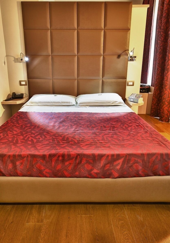 Boutique Rome Inn 8/22