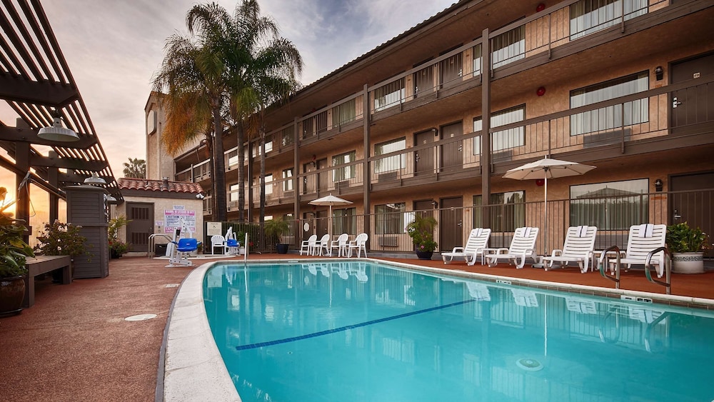 Best Western Plus Executive Inn 2/47