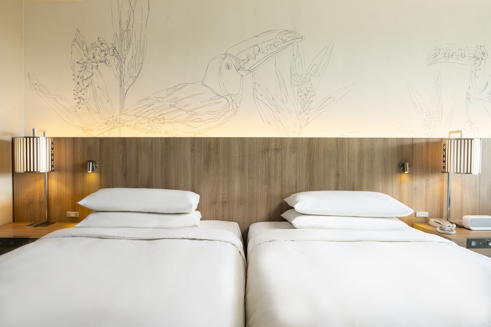 DELUXE, TWIN BEDS, BEACH VIEW