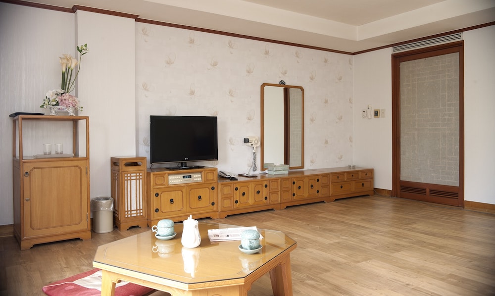 Onyang Hot Spring Hotel 29/42