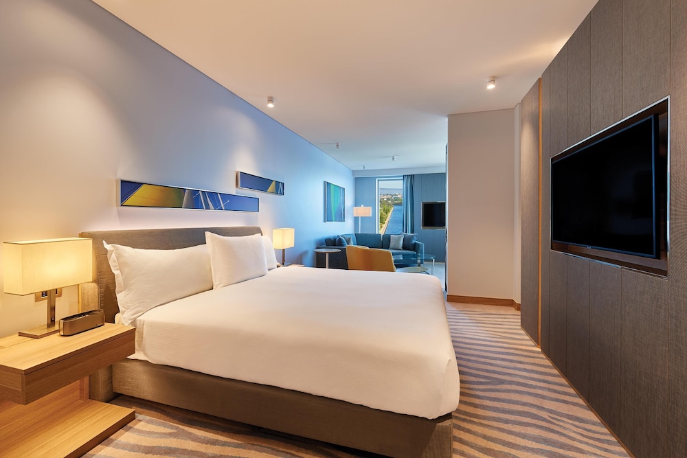 PREMIER, KING BED, PANORAMIC RIVER VIEW