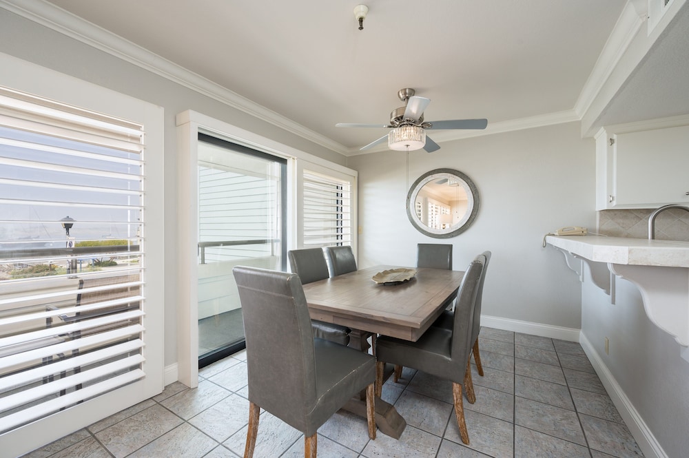 456 Embarcadero Inn Suites 62/77