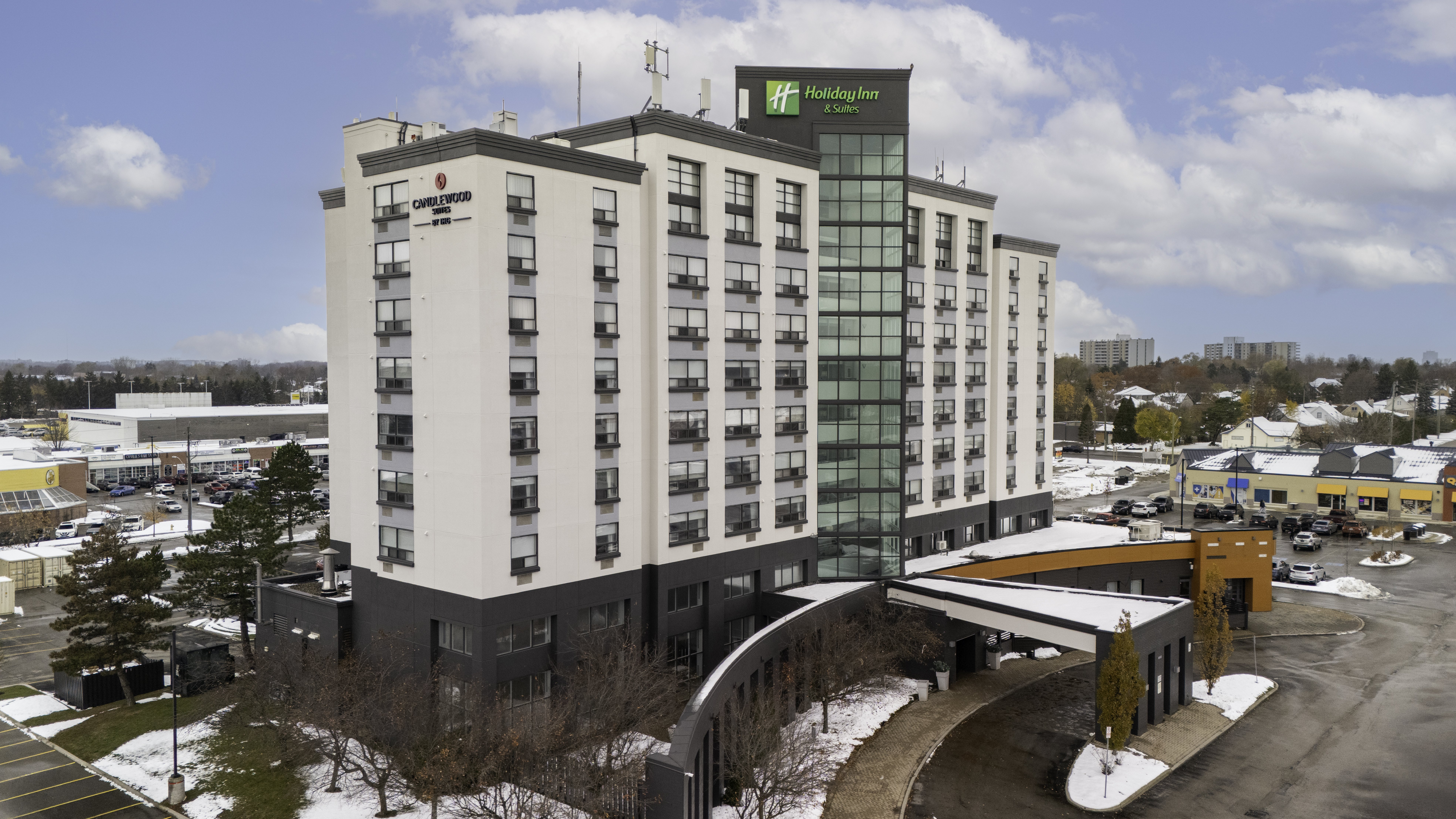 Holiday Inn Hotel And Suites London 2/50