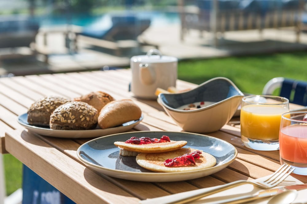 Golden Tulip Porto Vecchio 64/81