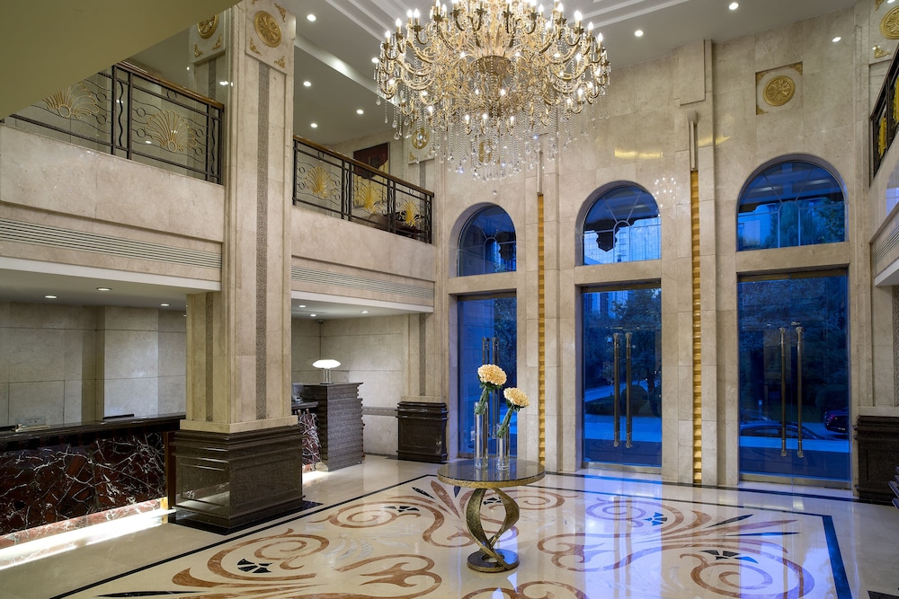 Grand Mercure On Renmin Square 8/64
