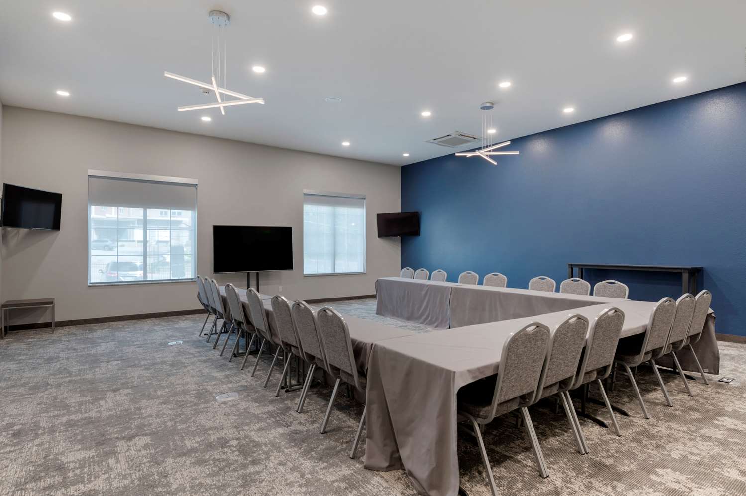 Comfort Suites Cincinnati University - Downtown 11/15