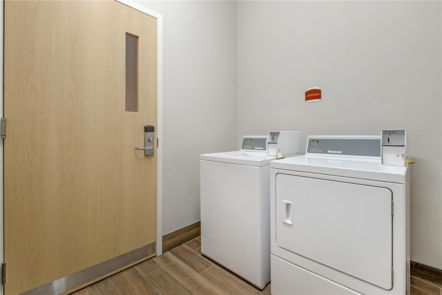 Best Western Plus Elizabethtown Inn & Suites 8/32