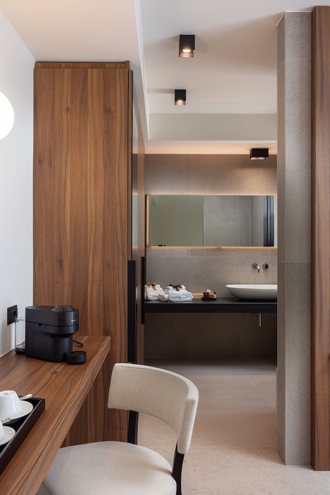 B21 Hotel 36/37