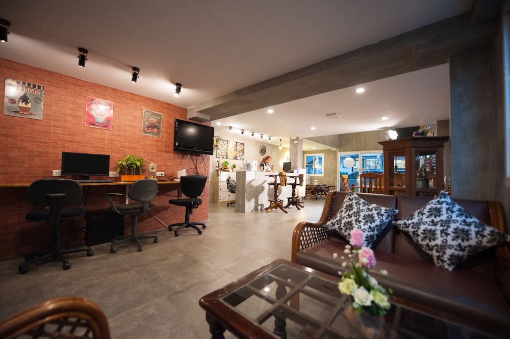 Hoppers Place Donmuang Hostel 11/46