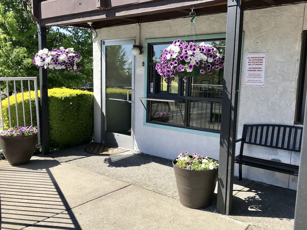 Sea-Tac Airport Value Inn 25/32