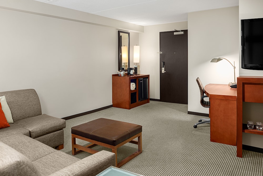 Hyatt Place Pittsburgh-North Shore 24/41