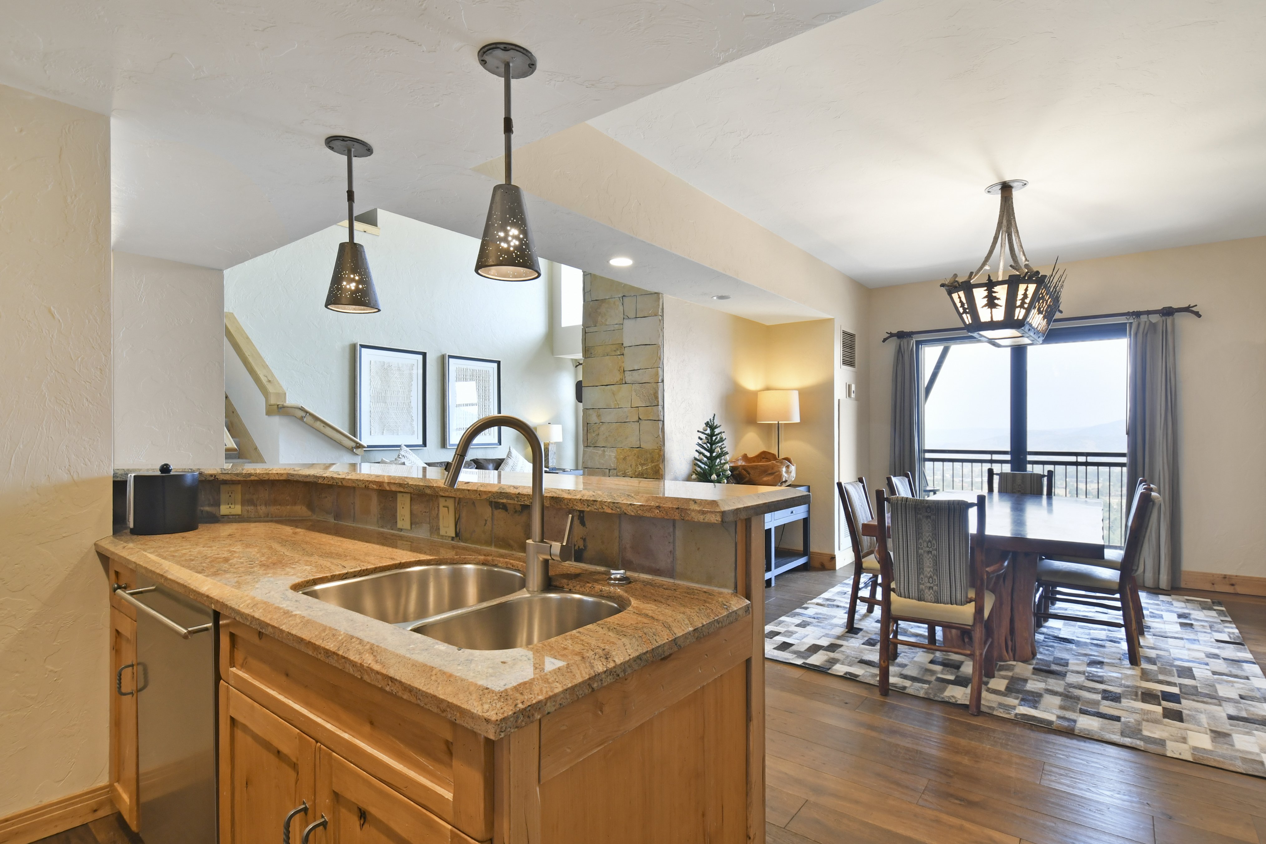 3 Bedrooms, Grand, Summit, Penthouse
