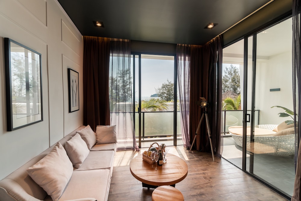White Boutique Hotel and Residences 35/72