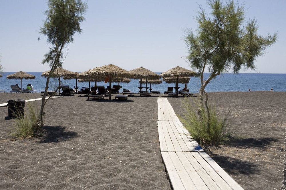 Sea La Vie Beachfront Suites 38/42