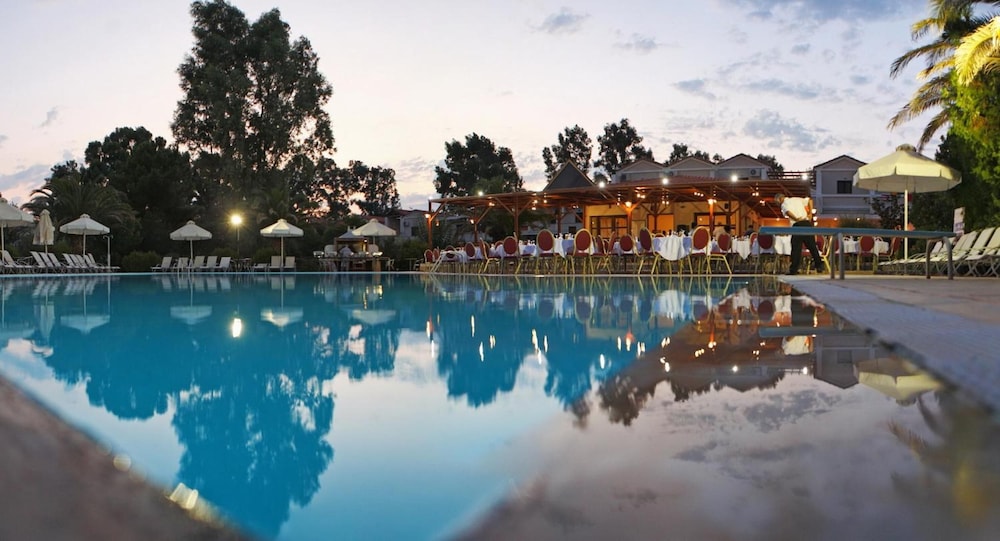 Pasiphae Hotel 10/72