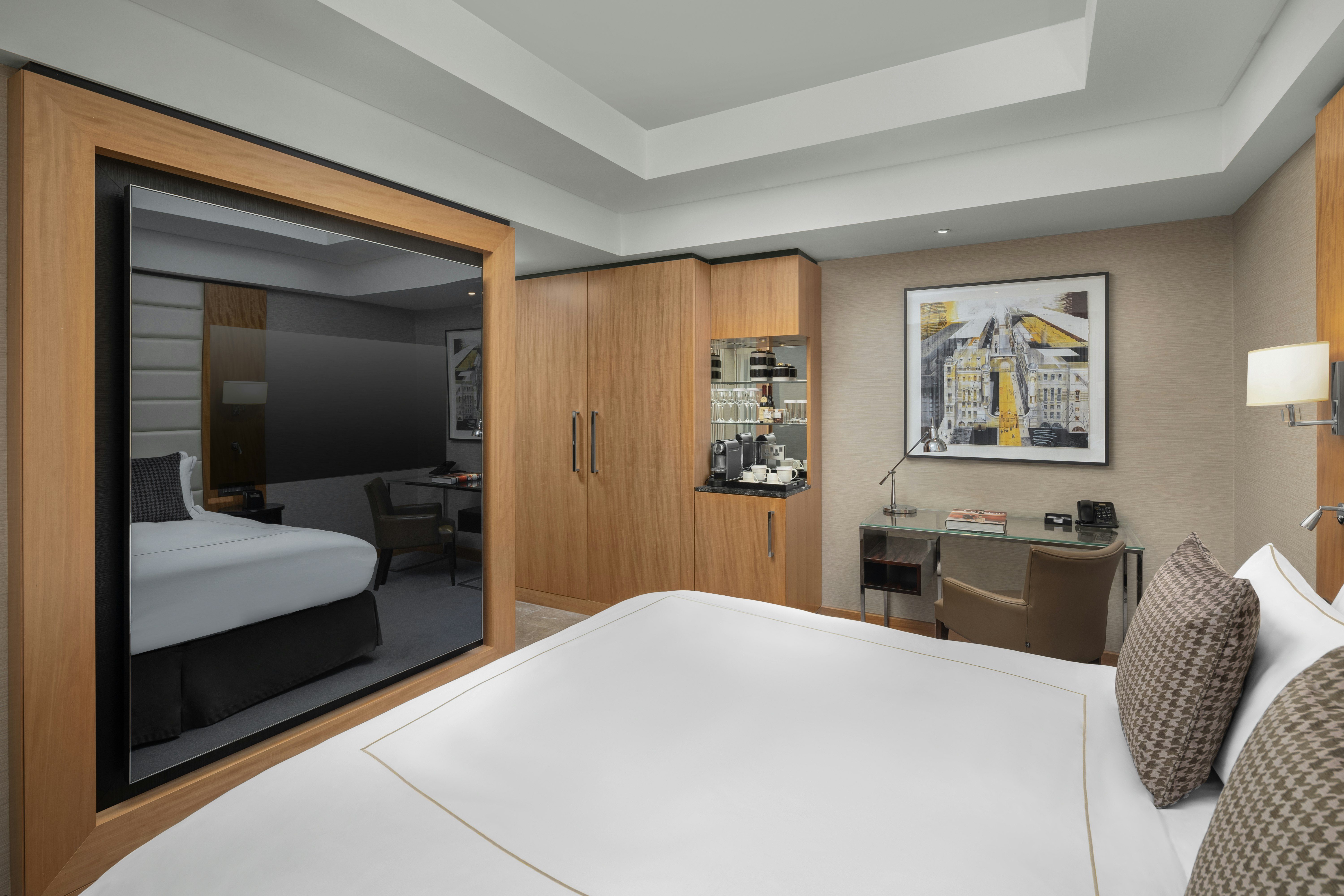 SUPERIOR, KING BED
