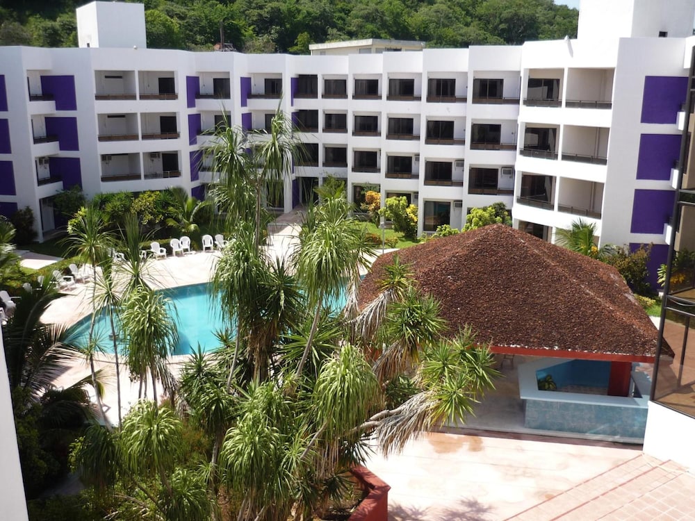 Debliz Hotel 18/19