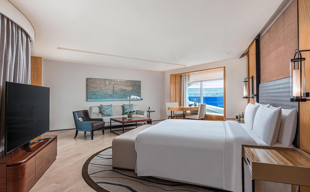 2 Bedrooms, Suite, King Bed, Bay View, Terrace