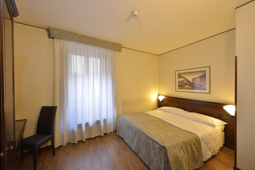 Basic, Single, Single Bed