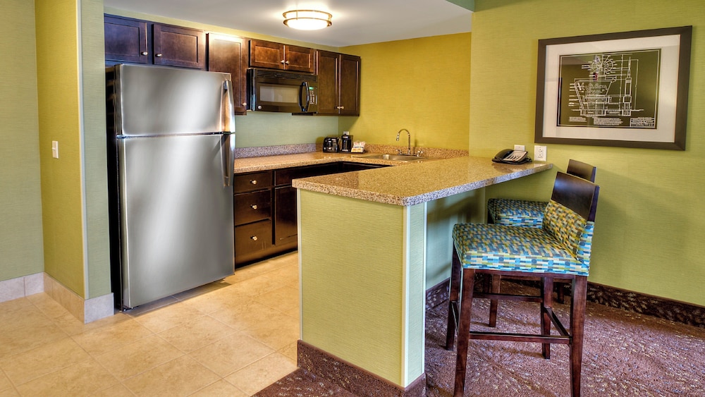 Holiday Inn Express Suites Pittsburgh Sw Southpointe 14/72