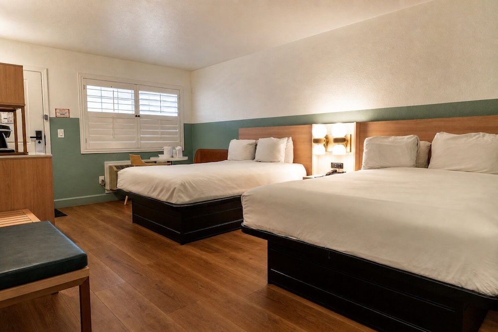 غرفة بسريرين كوين، Stargazer Inn And Suites 6/10