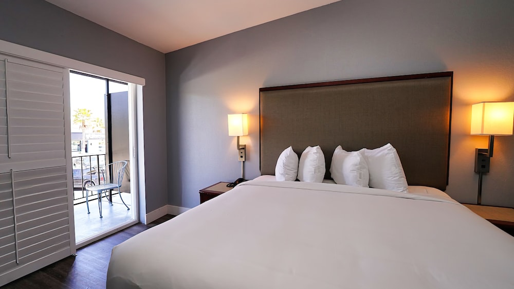 Seaside Inn & Suites 19/43