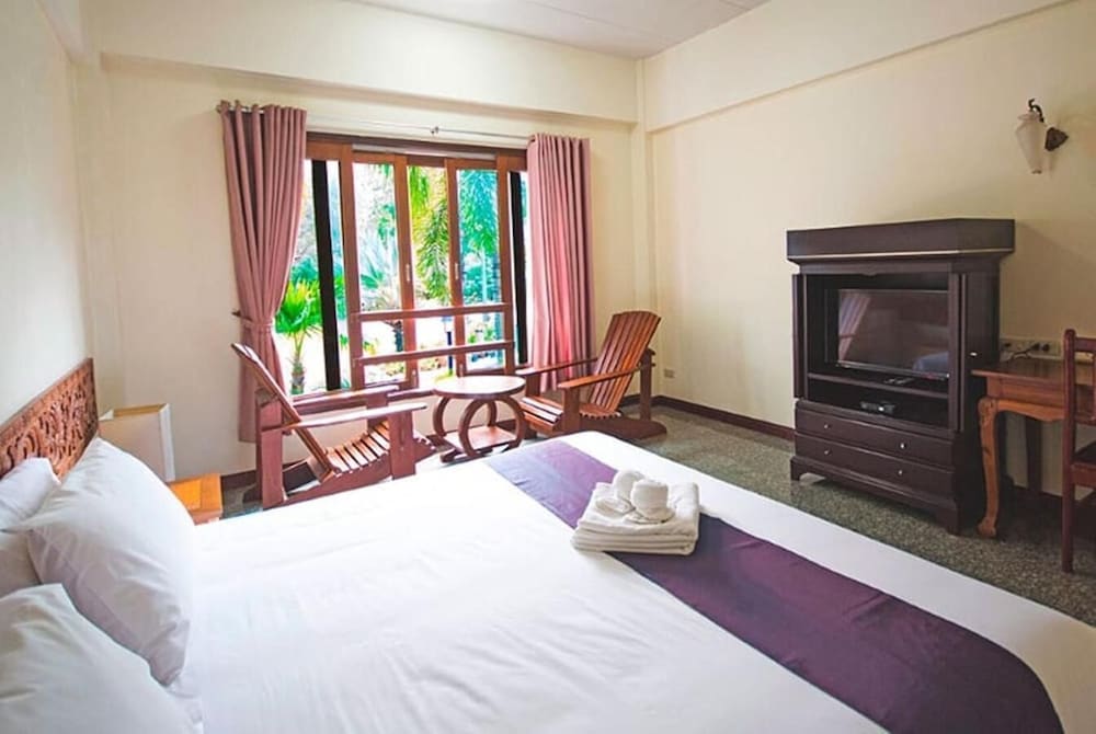 Tak Andaman Resort & Hotel 18/53