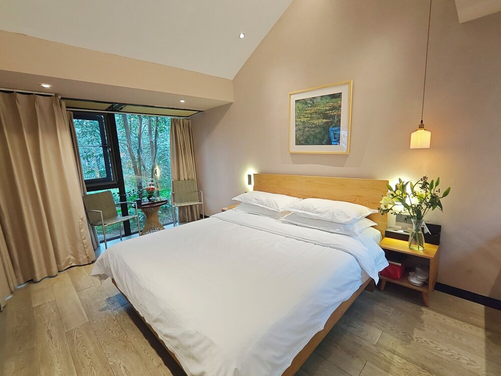 Lotus Glade Hotel 19/50