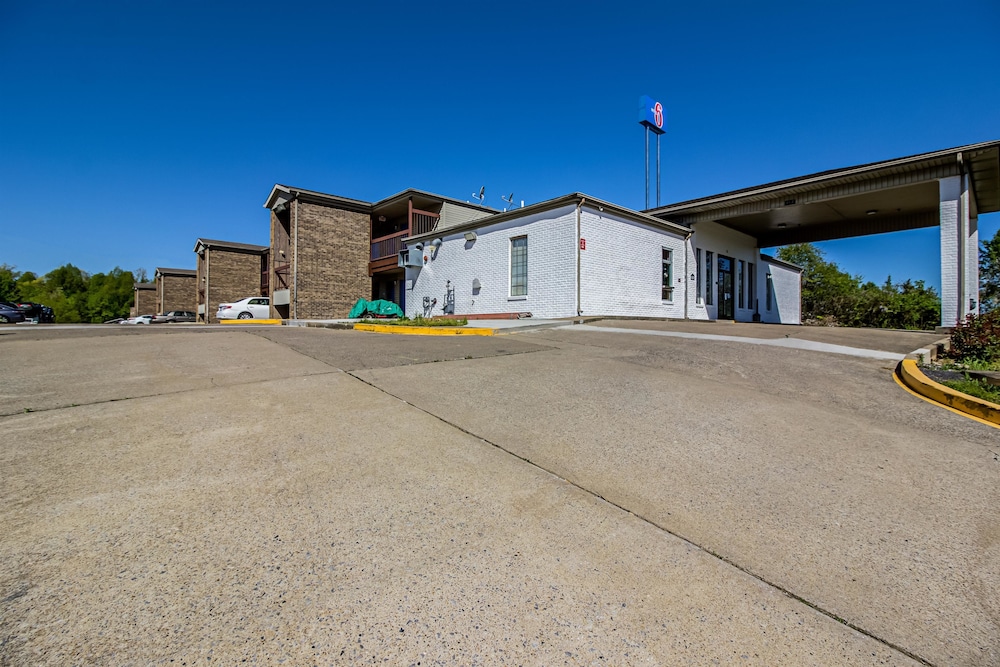 Motel6 Grand Rivers, KY 48/59