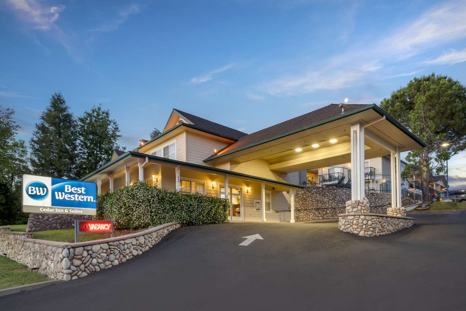 Best Western Cedar Inn & Suites in ANGELS CAMP - CA